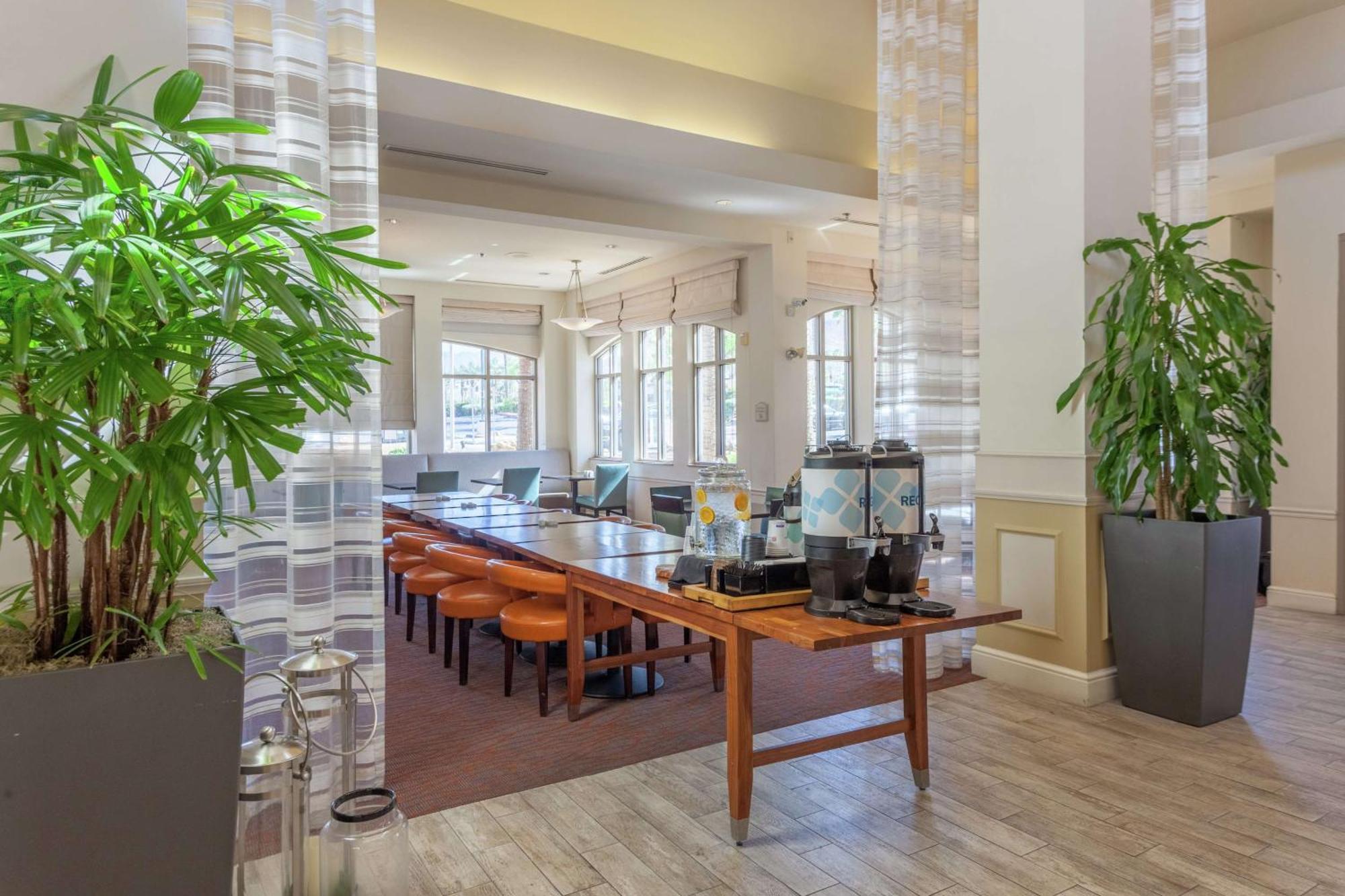 Hilton Garden Inn Palm Springs/Ранчо-Мираж Экстерьер фото